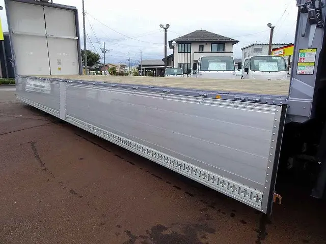 いすゞ ギガ QKG-CYJ77BA(8x4)の写真32