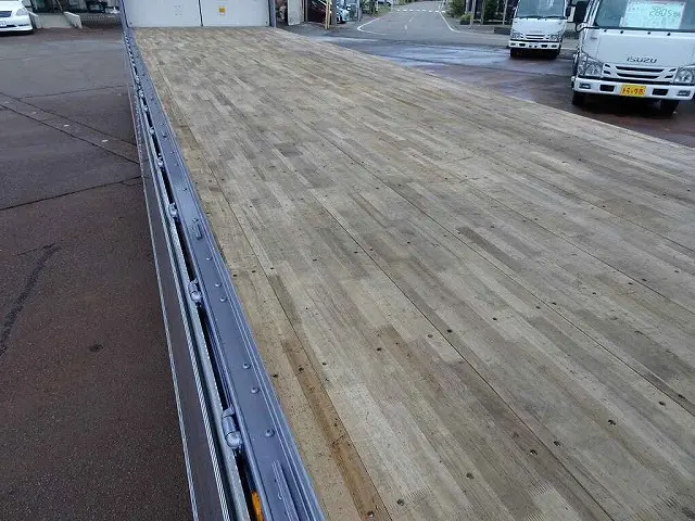 いすゞ ギガ QKG-CYJ77BA(8x4)の写真33