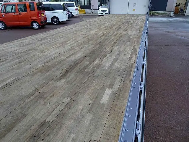 いすゞ ギガ QKG-CYJ77BA(8x4)の写真35