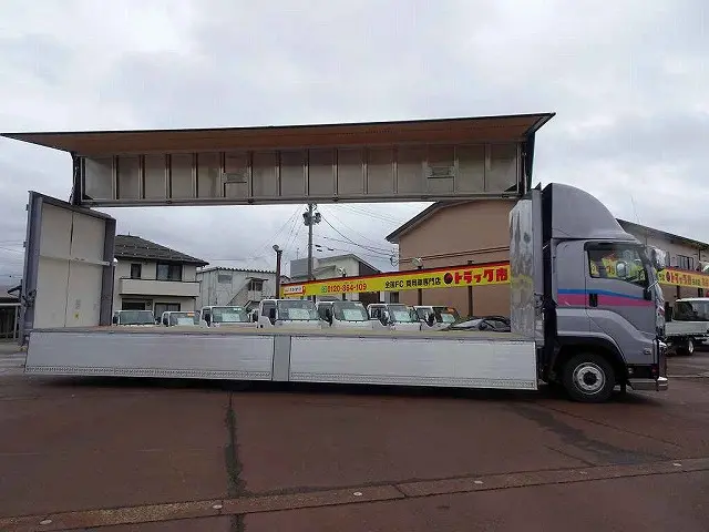 いすゞ ギガ QKG-CYJ77BA(8x4)の写真36