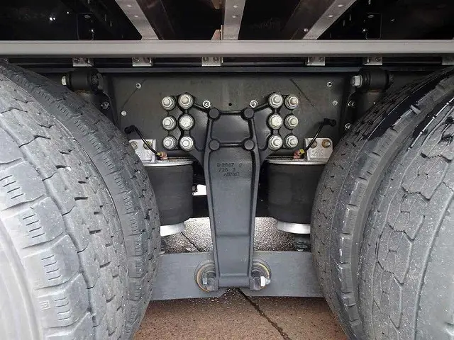 いすゞ ギガ QKG-CYJ77BA(8x4)の写真40