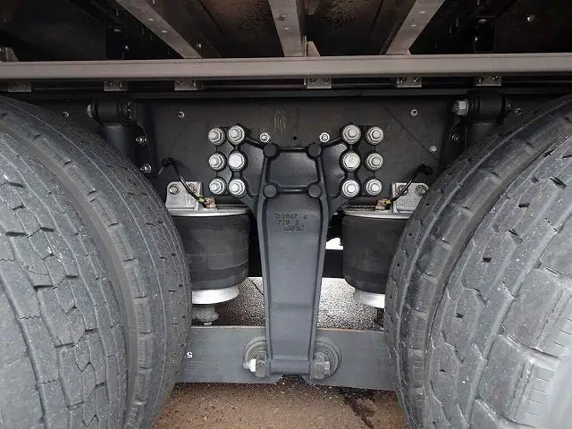 いすゞ ギガ QKG-CYJ77BA(8x4)の写真47