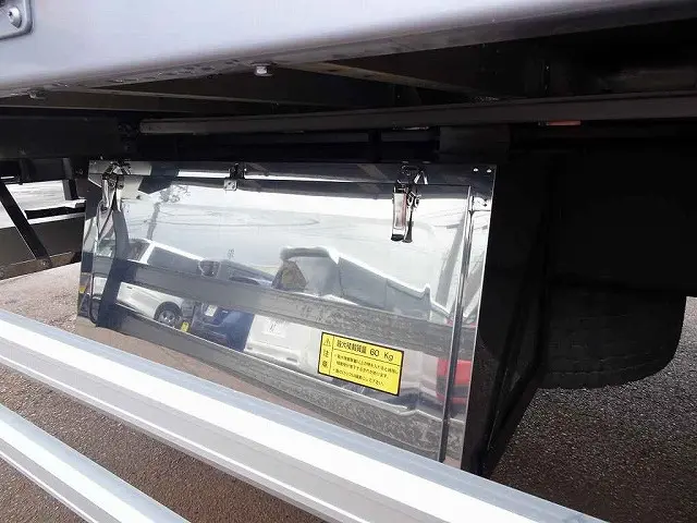 いすゞ ギガ QKG-CYJ77BA(8x4)の写真48