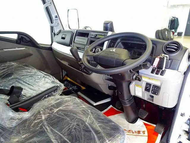 三菱 キャンター 2RG-FBAV0(2WD)の写真5