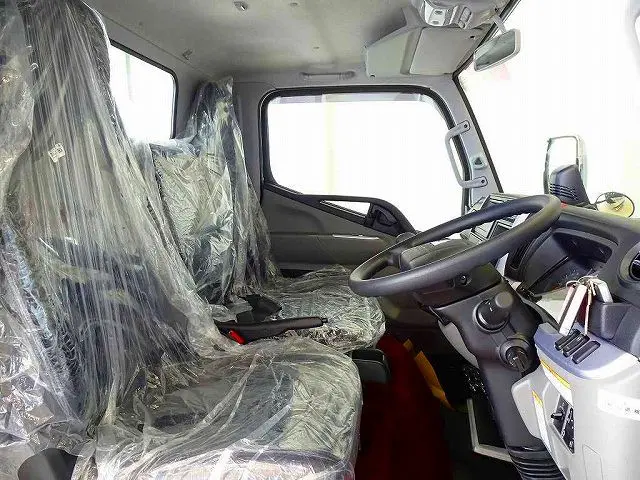 三菱 キャンター 2RG-FBAV0(2WD)の写真6