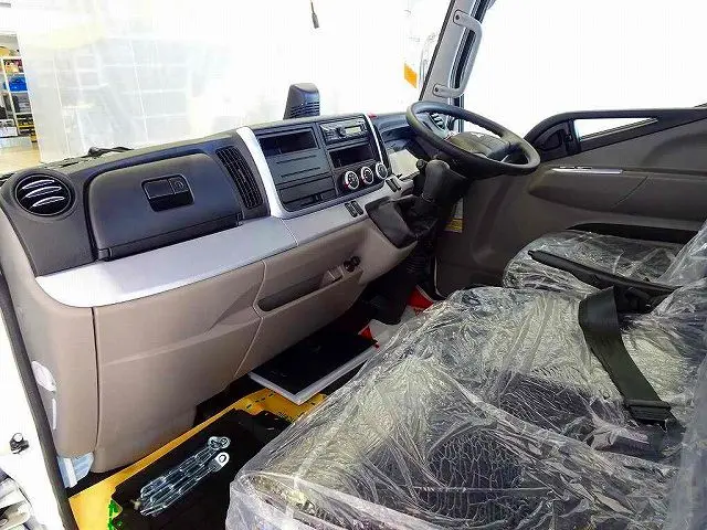 三菱 キャンター 2RG-FBAV0(2WD)の写真7