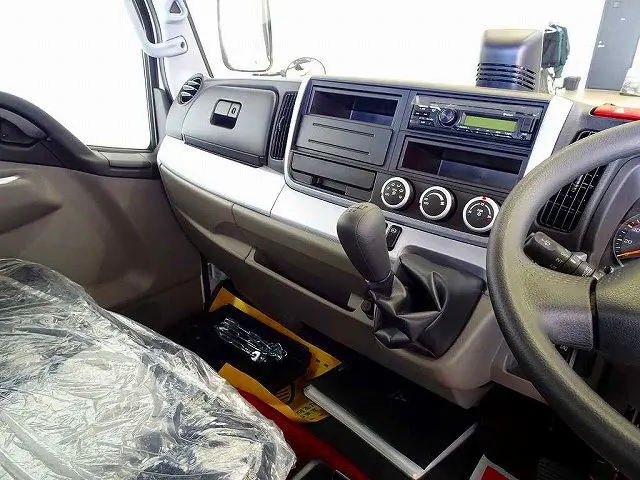 三菱 キャンター 2RG-FBAV0(2WD)の写真9