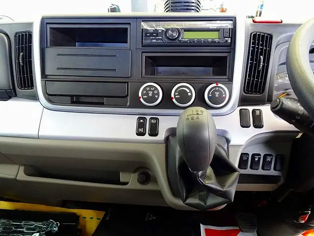 三菱 キャンター 2RG-FBAV0(2WD)の写真10