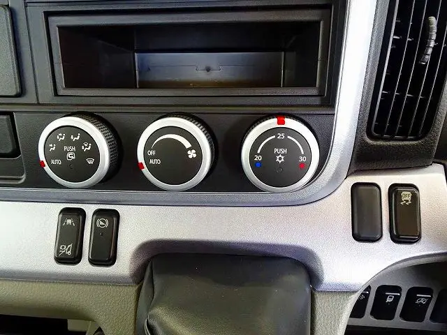 三菱 キャンター 2RG-FBAV0(2WD)の写真11