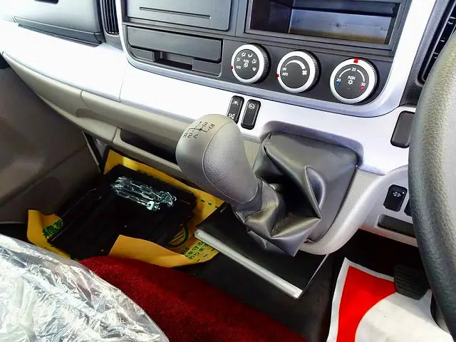 三菱 キャンター 2RG-FBAV0(2WD)の写真14