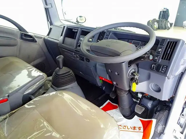 いすゞ エルフ TRG-NLR85AR(2WD)の写真5