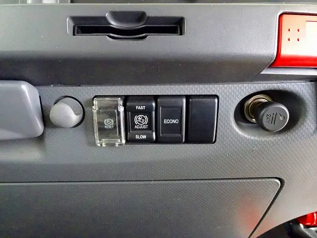 いすゞ エルフ TRG-NLR85AR(2WD)の写真12