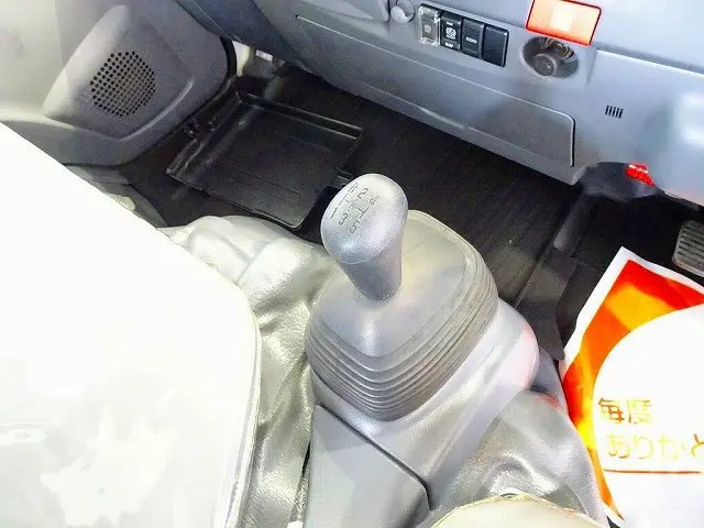 いすゞ エルフ TRG-NLR85AR(2WD)の写真15