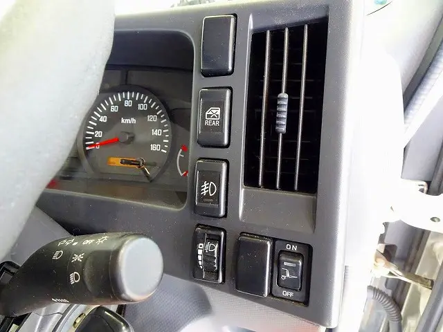 いすゞ エルフ TRG-NLR85AR(2WD)の写真17
