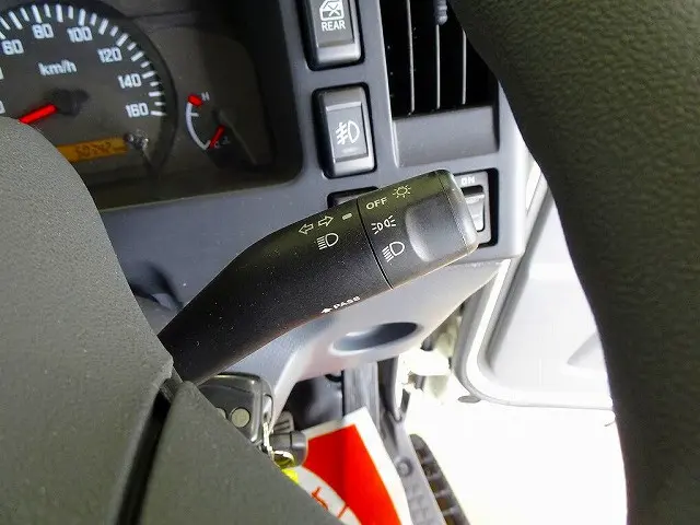 いすゞ エルフ TRG-NLR85AR(2WD)の写真19