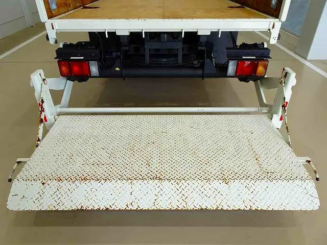 いすゞ エルフ TRG-NLR85AR(2WD)の写真34