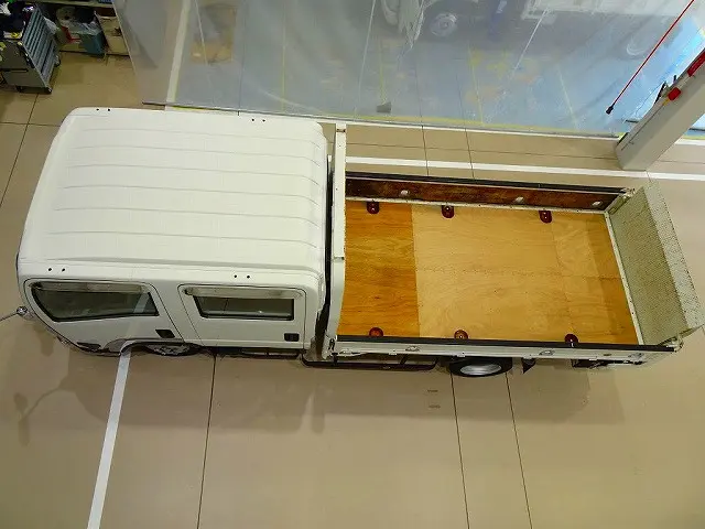 いすゞ エルフ TRG-NLR85AR(2WD)の写真38