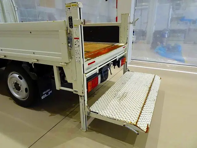 いすゞ エルフ TRG-NHS85A(4WD)の写真32