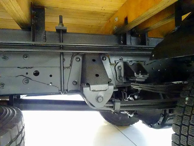 燃料タンク100L シャーシは 錆止め/マフラー塗装 仕上げに力を入れています。|日野 デュトロ TKG-XZU710M(2WD)の写真41