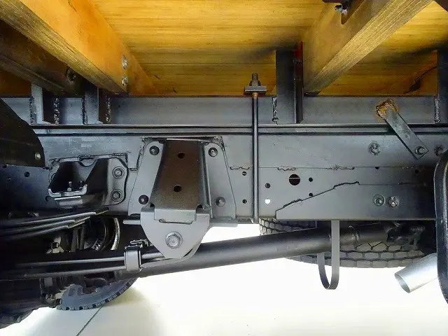 燃料タンク100L シャーシは 錆止め/マフラー塗装 仕上げに力を入れています。|日野 デュトロ TKG-XZU710M(2WD)の写真46