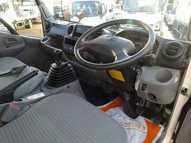 トヨタ ダイナ TKG-XZU675(4WD)の写真5