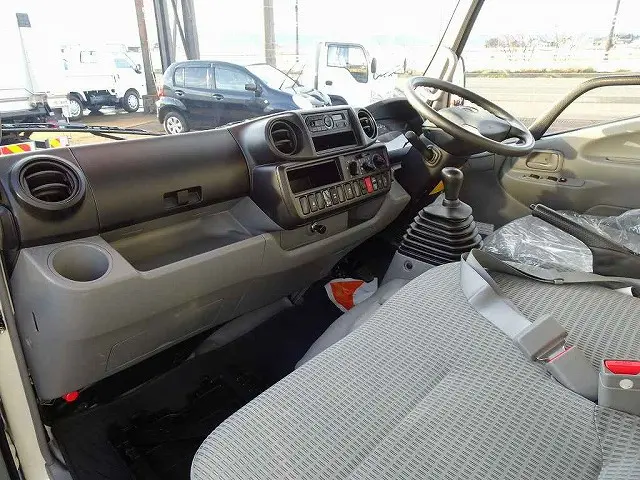 トヨタ ダイナ TKG-XZU675(4WD)の写真7