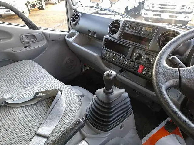 トヨタ ダイナ TKG-XZU675(4WD)の写真9