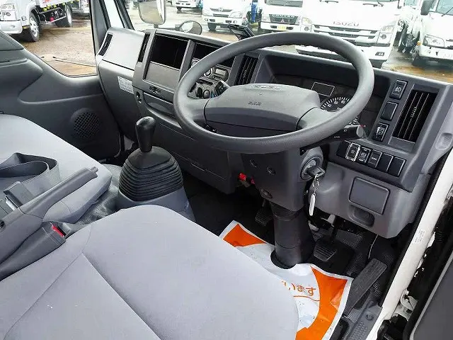 AC PS PW SRS ABS キーレス 左電格ミラー AM/FM ETC バックモニター ドラレコ ターボ 排気ブレーキ HSA アイドリングストップ フォグランプ ASR|いすゞ エルフ TRG-NJR85A(2WD)の写真5