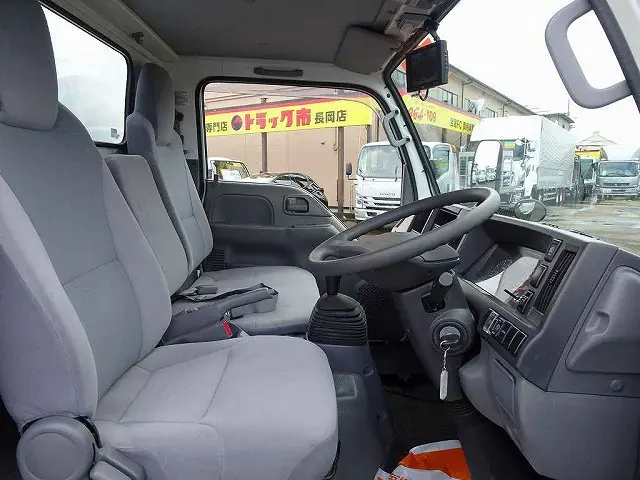 AC PS PW SRS ABS キーレス 左電格ミラー AM/FM ETC バックモニター ドラレコ ターボ 排気ブレーキ HSA アイドリングストップ フォグランプ ASR|いすゞ エルフ TRG-NJR85A(2WD)の写真6