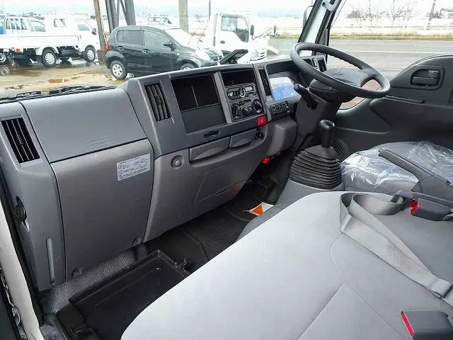 AC PS PW SRS ABS キーレス 左電格ミラー AM/FM ETC バックモニター ドラレコ ターボ 排気ブレーキ HSA アイドリングストップ フォグランプ ASR|いすゞ エルフ TRG-NJR85A(2WD)の写真7