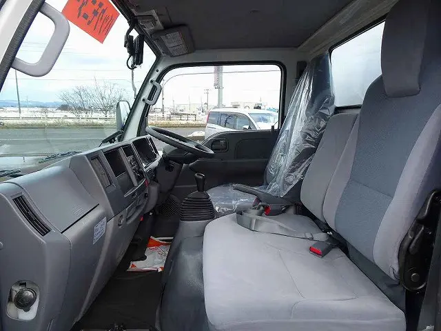 AC PS PW SRS ABS キーレス 左電格ミラー AM/FM ETC バックモニター ドラレコ ターボ 排気ブレーキ HSA アイドリングストップ フォグランプ ASR|いすゞ エルフ TRG-NJR85A(2WD)の写真8