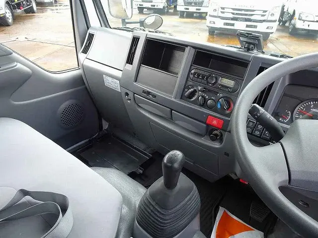 AC PS PW SRS ABS キーレス 左電格ミラー AM/FM ETC バックモニター ドラレコ ターボ 排気ブレーキ HSA アイドリングストップ フォグランプ ASR|いすゞ エルフ TRG-NJR85A(2WD)の写真9