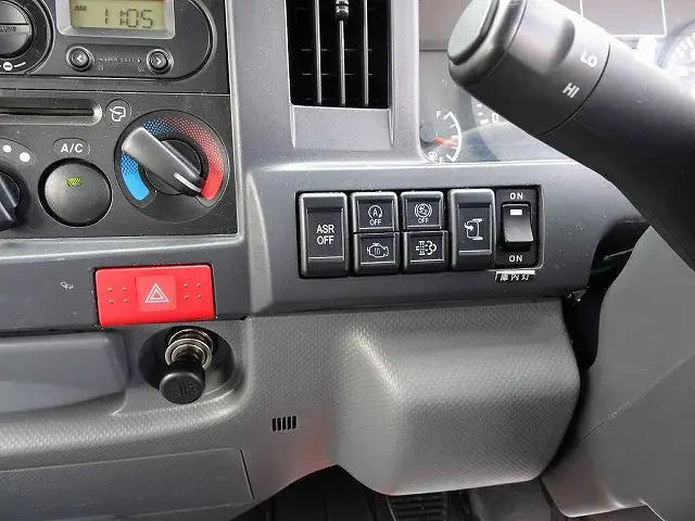 AC PS PW SRS ABS キーレス 左電格ミラー AM/FM ETC バックモニター ドラレコ ターボ 排気ブレーキ HSA アイドリングストップ フォグランプ ASR|いすゞ エルフ TRG-NJR85A(2WD)の写真11