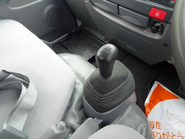 フロア5MT|いすゞ エルフ TRG-NJR85A(2WD)の写真14