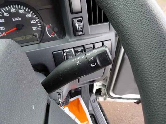 いすゞ エルフ TRG-NJR85A(2WD)の写真18