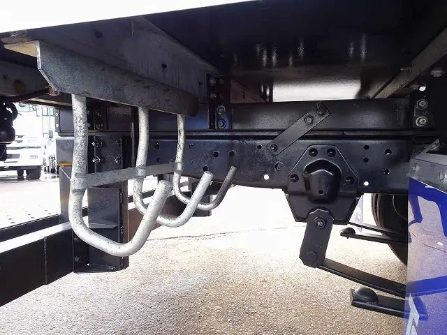 右シャシリア3連タイヤチェーンフック|いすゞ エルフ TRG-NJR85A(2WD)の写真36