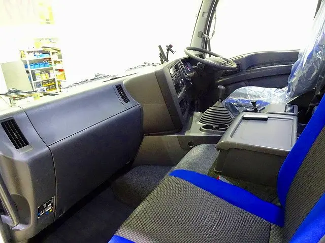 AAC　PS　PW　SRS　ABS　キーレス　左電格ミラー/ヒーター/ワイパー　ETC2.0　クルーズコントロール　HSA　車線逸脱警報装置　PCB　アイドリングストップ　フォグランプ　ASR　|いすゞ ギガ 2PG-CYH77C(8x4)の写真8
