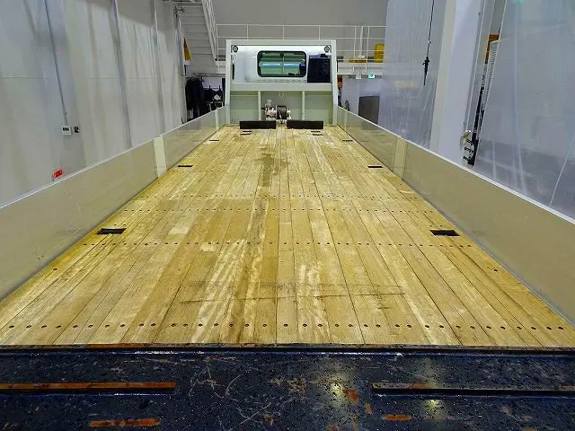 荷台内寸：867×236×37　ジャパンオートテック/JC100GS　ラジコン/ウインチ付　油圧テールゲート　七方開　アルミアオリ|いすゞ ギガ 2PG-CYH77C(8x4)の写真19