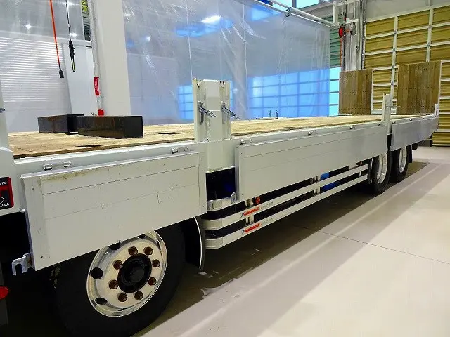 荷台内寸：867×236×37　ラジコン　油圧テールゲート　七方開　各中間支柱脱着可　荷台内タイヤ止め2個　埋め込みフック5対　ステンレス製アオリヒンジ　左シャシ中央上物操作レバー／スイッチ|いすゞ ギガ 2PG-CYH77C(8x4)の写真28