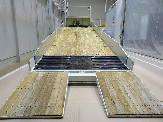 荷台内寸：867×236×37　ジャパンオートテック/JC100GS　ラジコン/ウインチ付　油圧テールゲート　七方開　アルミアオリ|いすゞ ギガ 2PG-CYH77C(8x4)の写真32