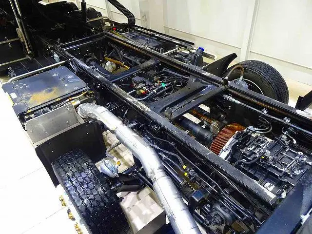 荷台内寸：867×236×37　ラジコン　油圧テールゲート　七方開　各中間支柱脱着可　荷台内タイヤ止め2個　埋め込みフック5対　ステンレス製アオリヒンジ　左シャシ中央上物操作レバー／スイッチ|いすゞ ギガ 2PG-CYH77C(8x4)の写真34