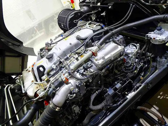 エンジンルーム|いすゞ ギガ 2PG-CYH77C(8x4)の写真38