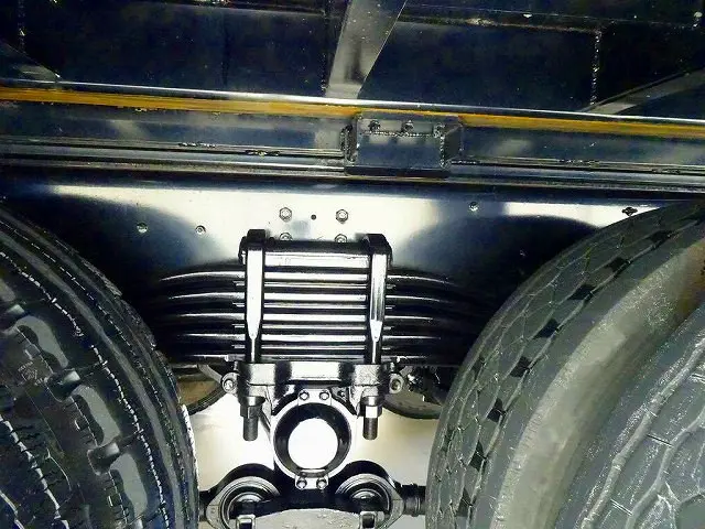 シャーシは 錆止め/マフラー塗装 仕上げに力を入れています。|いすゞ ギガ 2PG-CYH77C(8x4)の写真43