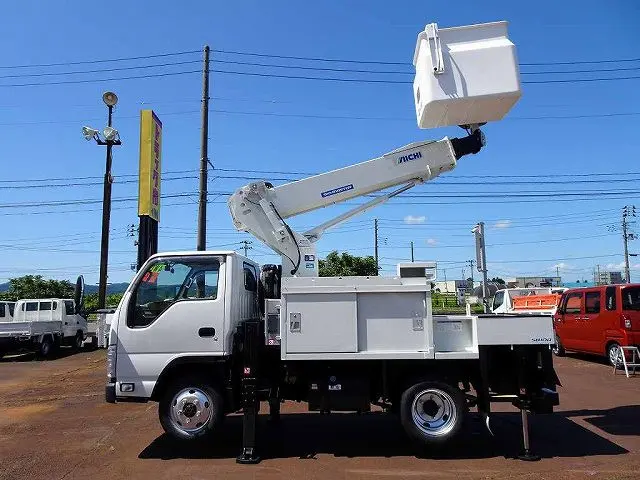 いすゞ エルフ TPG-NKS85AN(4WD)の写真38