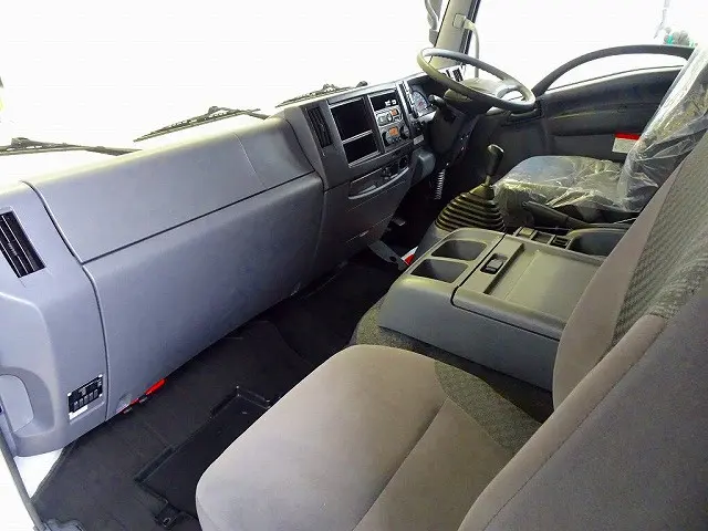 オートAC　PS　PW　SRS　ABS　キーレス(不良)　左電格ミラー　FM/AMラジオ　ETC　バックモニター　ターボ　排気ブレーキ　坂道発進補助装置　アイドリングストップ　フォグランプ|いすゞ フォワード TKG-FRR90S2(2WD)の写真7