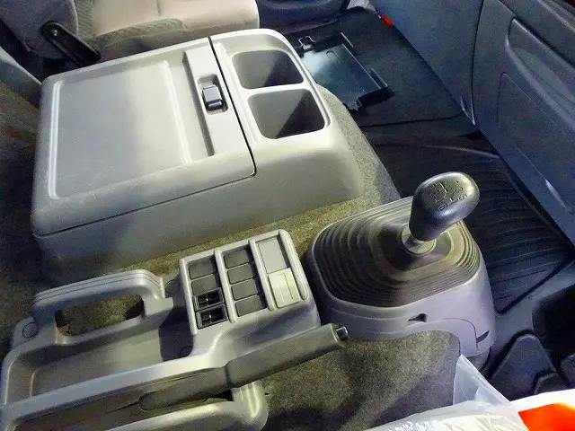 フロア6MT|いすゞ フォワード TKG-FRR90S2(2WD)の写真16