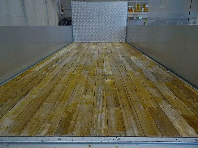 荷台内寸：575×237×69　小平産業　三方開　アルミアオリ　左右セイコーラック　リア支柱脱着可　前立て鳥居アルミ縞鋼板張り　横ねた22本|いすゞ フォワード TKG-FRR90S2(2WD)の写真21