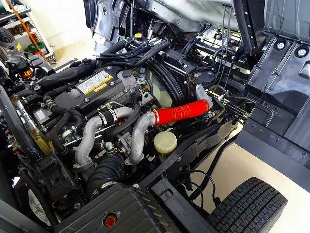 エンジンルーム|いすゞ フォワード TKG-FRR90S2(2WD)の写真33