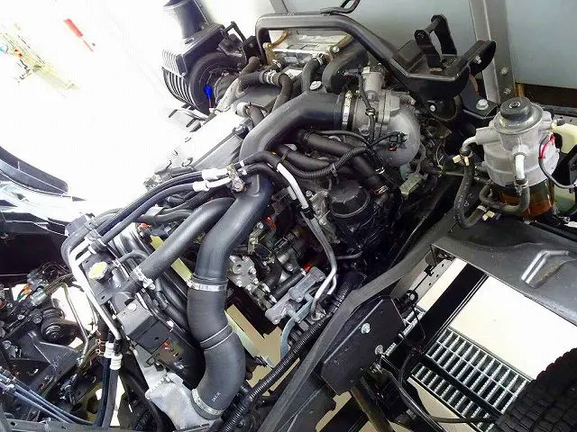 エンジンルーム|いすゞ フォワード TKG-FRR90S2(2WD)の写真34