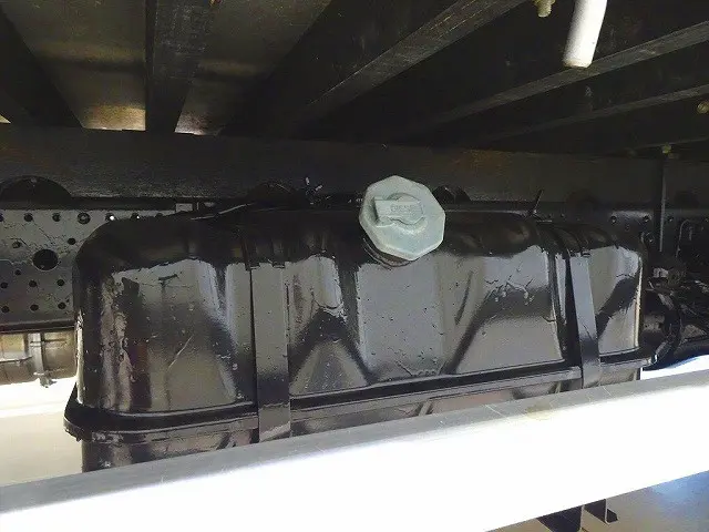 燃料タンク100L　右シャシ中央工具箱　左右シャシリア3連タイヤチェーンフック|いすゞ フォワード TKG-FRR90S2(2WD)の写真36